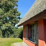 Дом отдыха Thatched-roof House At Stettiner Haff